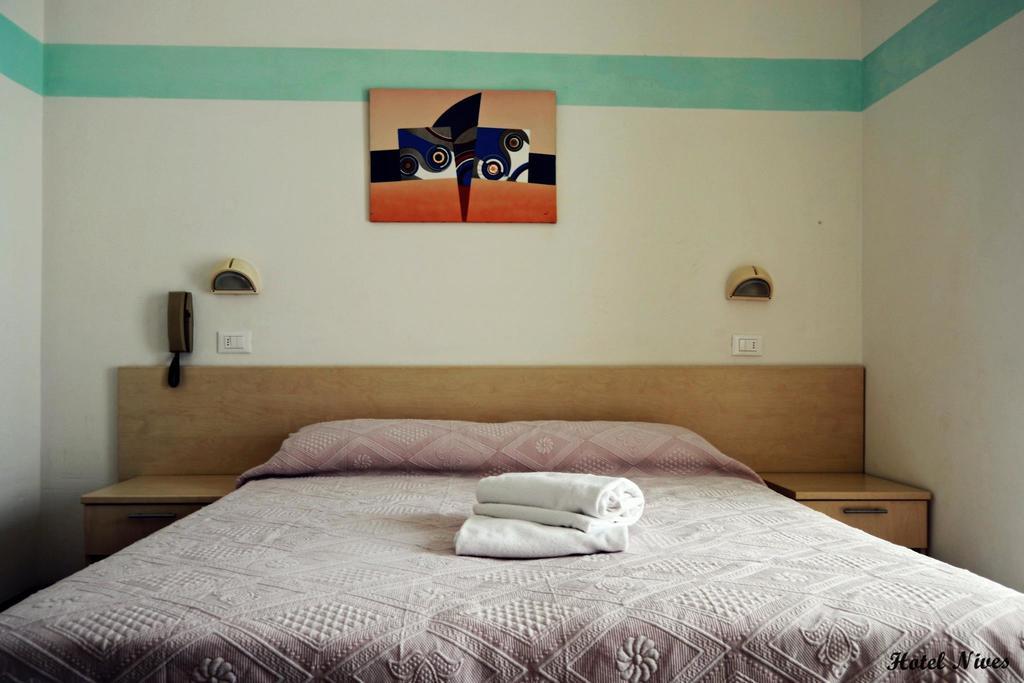 Hotel Nives Римини Экстерьер фото