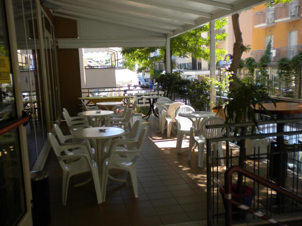 Hotel Nives Римини Экстерьер фото