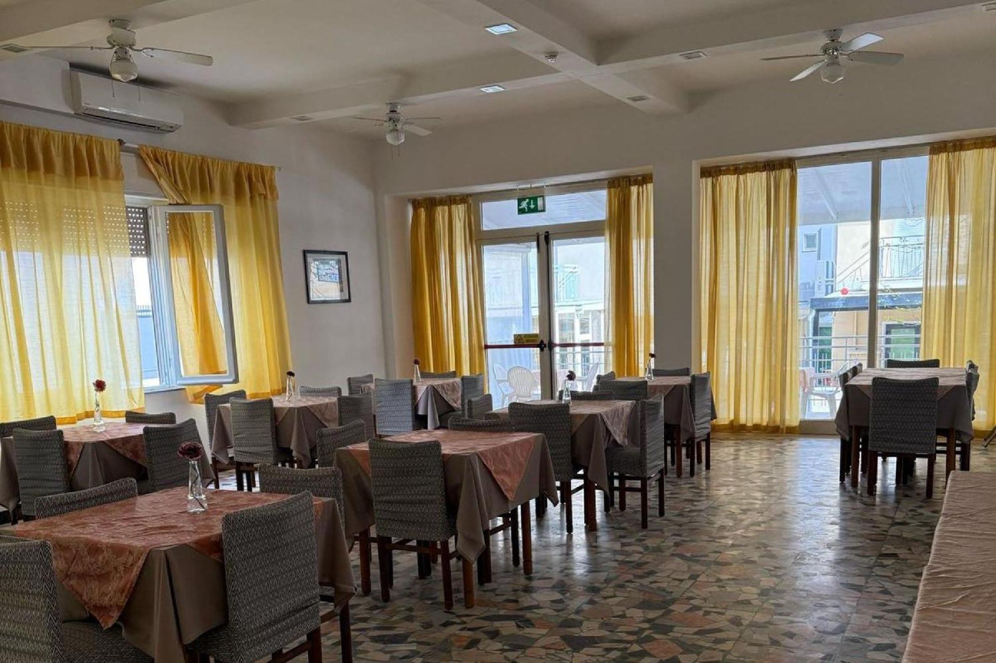Hotel Nives Римини Экстерьер фото