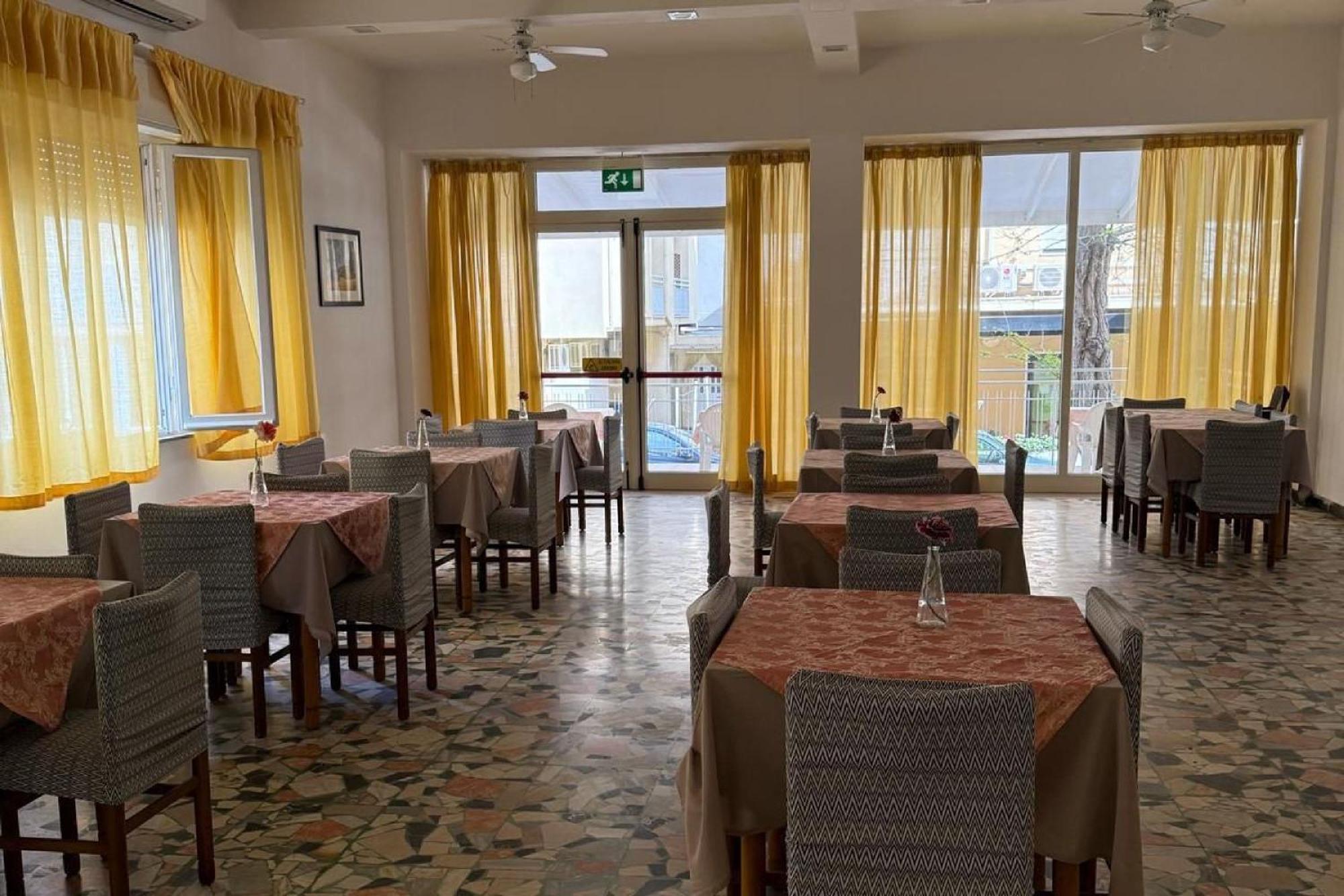 Hotel Nives Римини Экстерьер фото