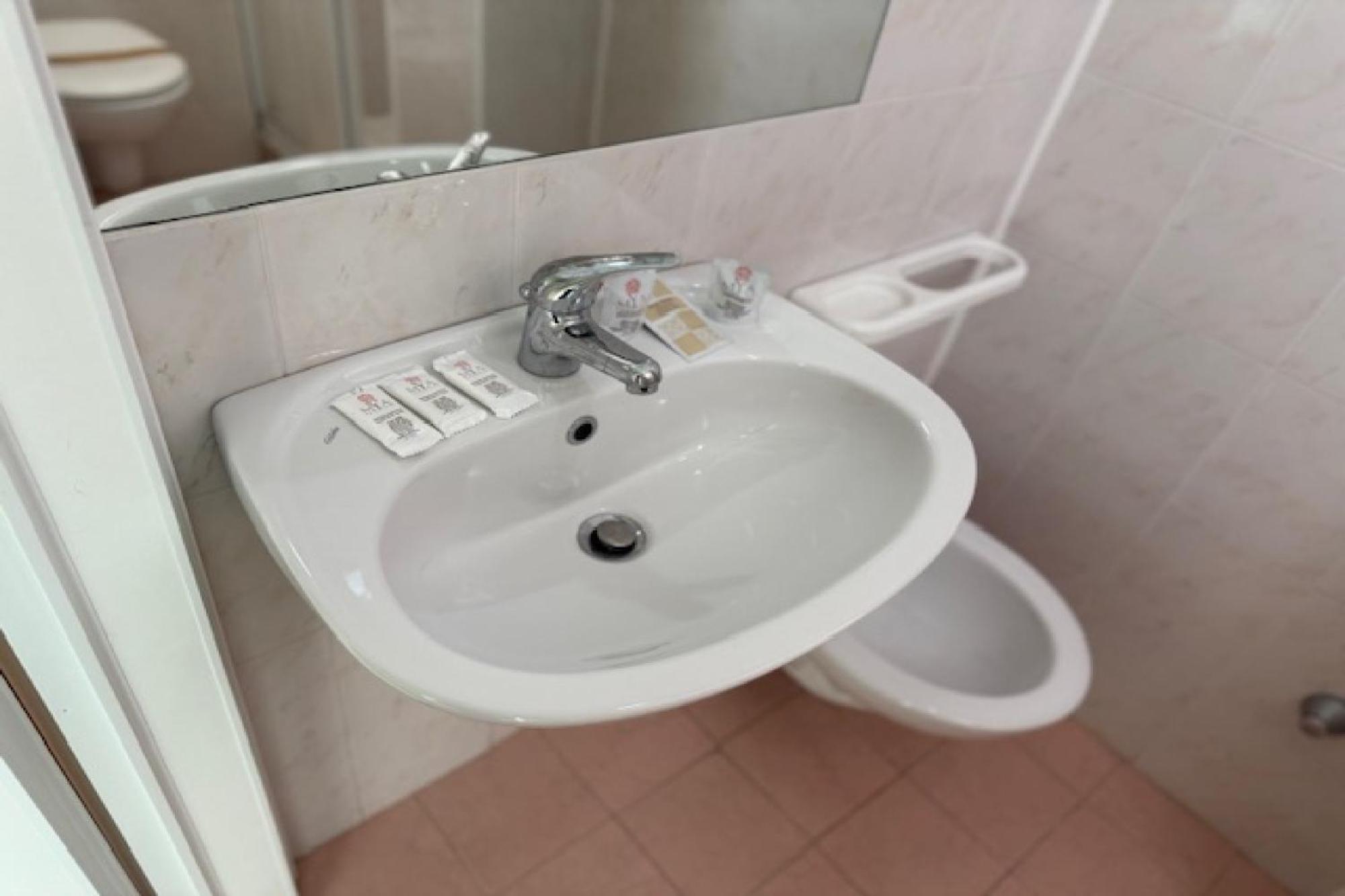 Hotel Nives Римини Экстерьер фото
