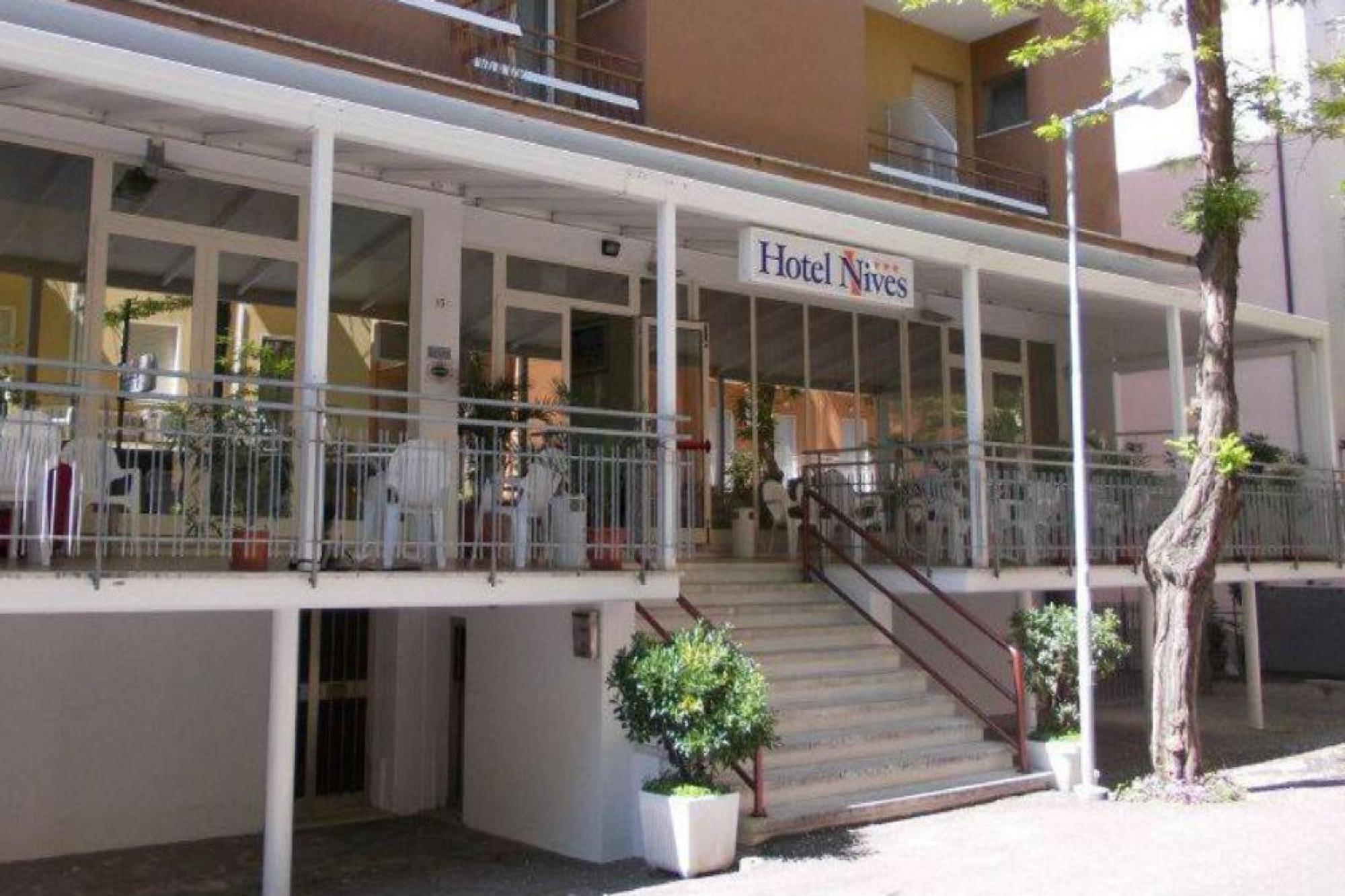 Hotel Nives Римини Экстерьер фото