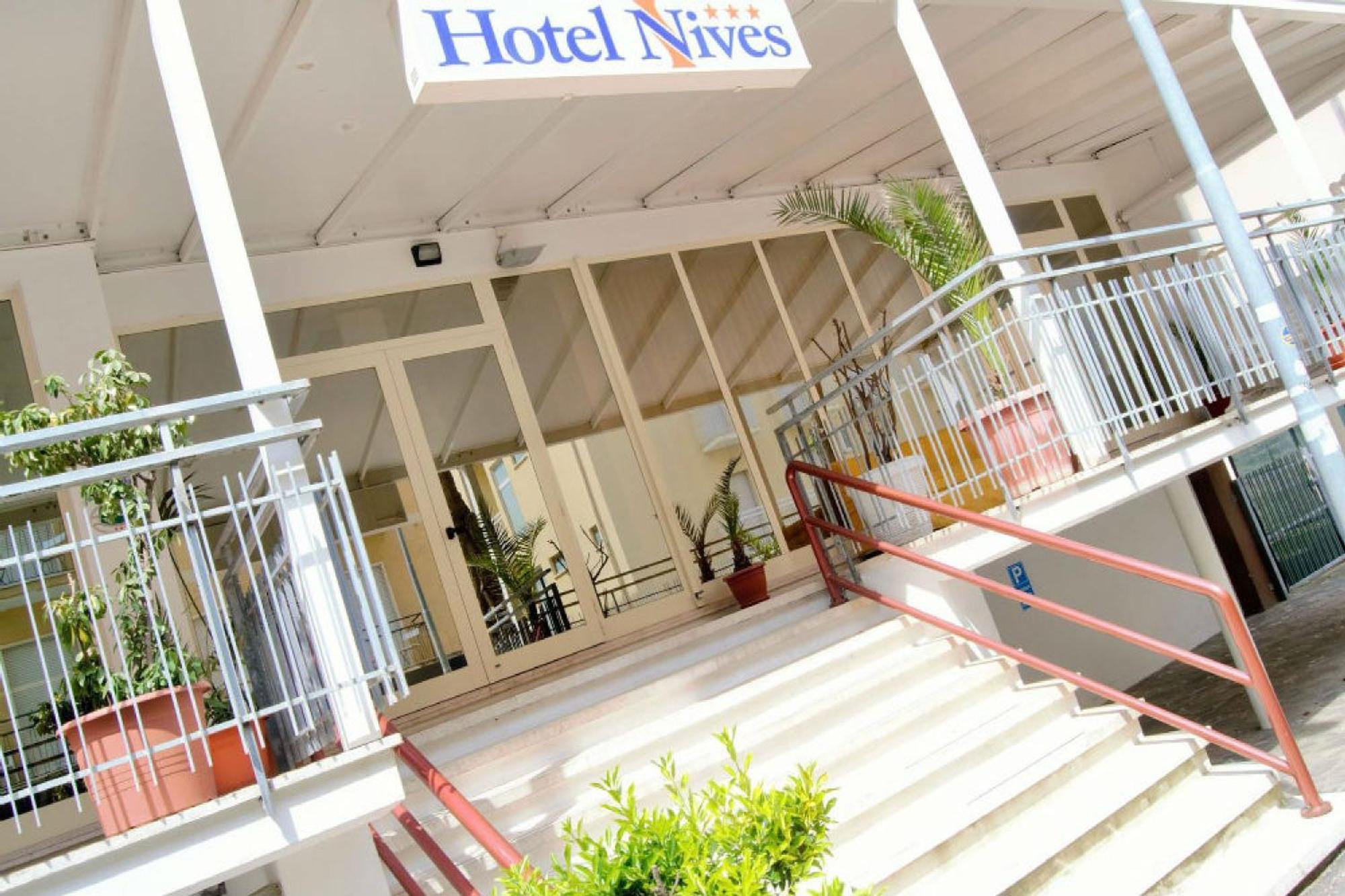 Hotel Nives Римини Экстерьер фото