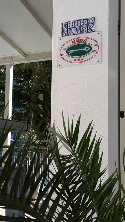 Hotel Nives Римини Экстерьер фото