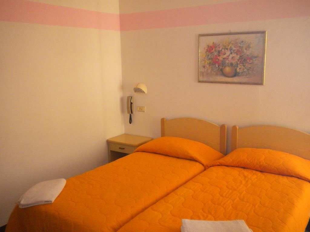 Hotel Nives Римини Номер фото