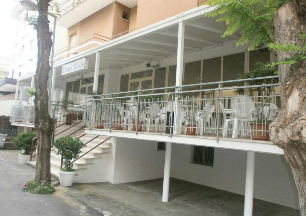 Hotel Nives Римини Экстерьер фото