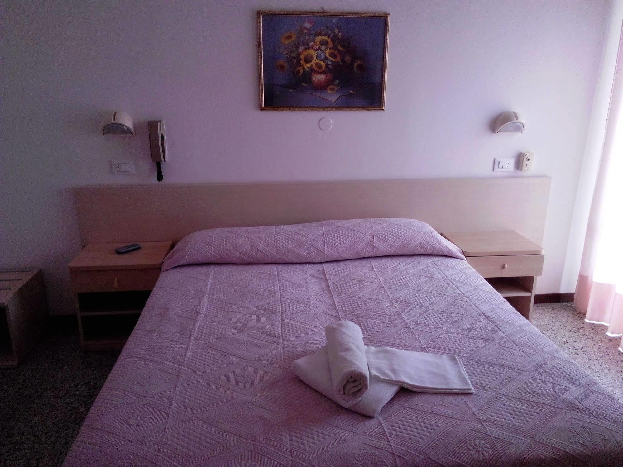 Hotel Nives Римини Экстерьер фото