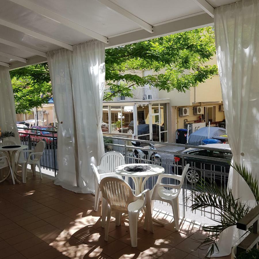 Hotel Nives Римини Экстерьер фото